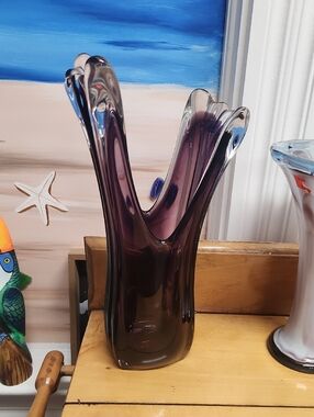 Beautiful amethyst Swung Vase
